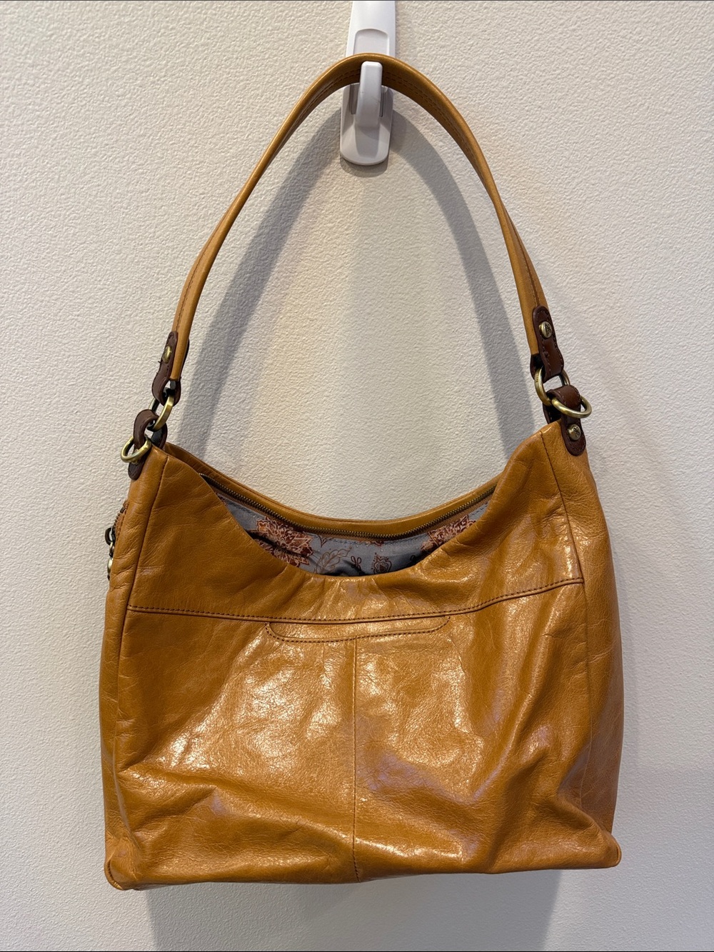 Leather Hobo Convertible CrossbodyBag in Caramel Brown - Picture 7 of 12